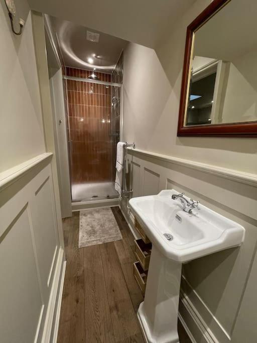 Peaceful Apartment In The Heart Of Frome Exterior foto